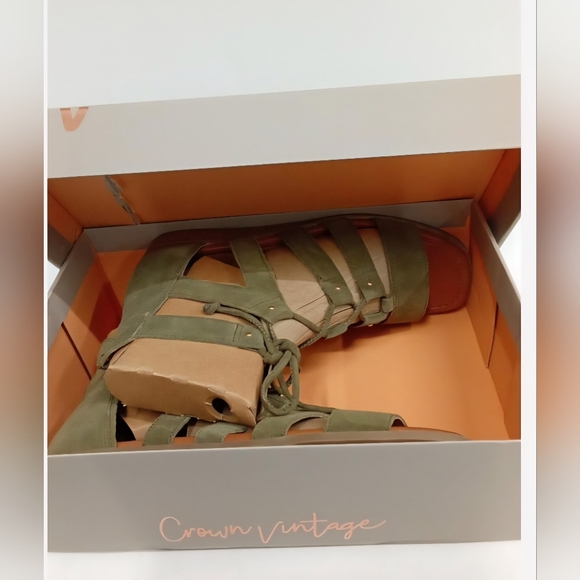 Crown Vintage Steralla gladiator sandal in an olive green faux suede 10M - Picture 6 of 7